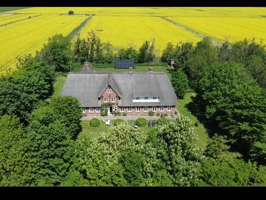 Haus zum Kauf 1.180.000 € 16 Zimmer 6.500 m² Grundstück Galmsbüll 25899