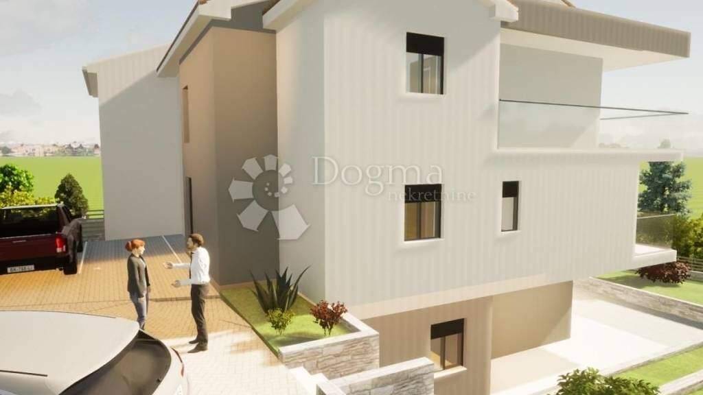 Wohnung zum Kauf 325.000 € 4 Zimmer 93 m² 1. Geschoss Center