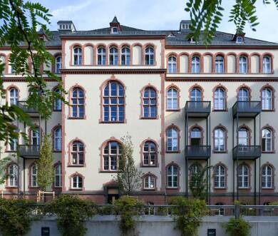 Wohnung zur Miete 1.215 € 3 Zimmer 94,6 m² Dachgeschoss frei ab 15.06.2025 Gerichtsstraße 2b Wiesbaden Wiesbaden 65185