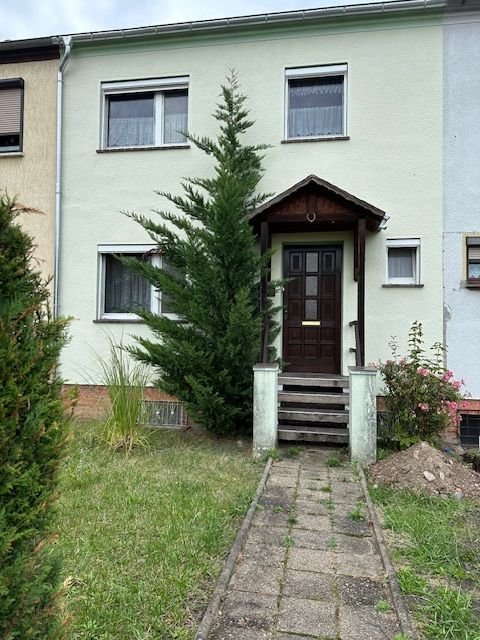 Reihenmittelhaus zum Kauf 145.000 € 5 Zimmer 100 m²<br/>Wohnfläche 570 m²<br/>Grundstück Röxe Stendal 39576