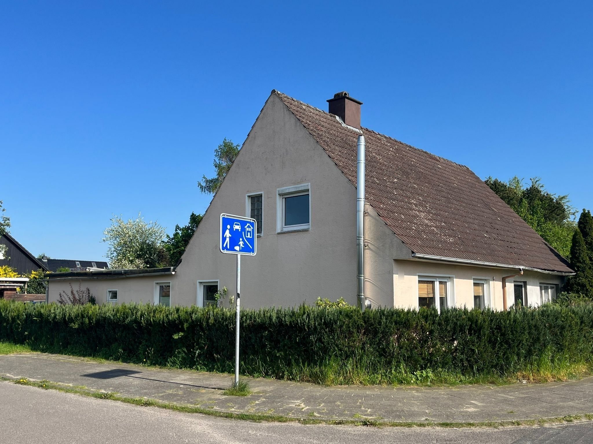 Doppelhaushälfte zum Kauf 165.000 € 3,5 Zimmer 78 m²<br/>Wohnfläche 488 m²<br/>Grundstück ab sofort<br/>Verfügbarkeit Faldera Neumünster 24537