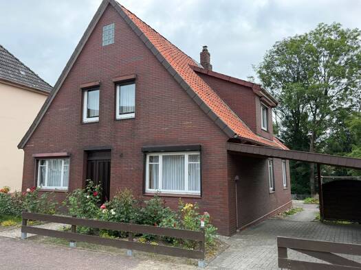 Einfamilienhaus zum Kauf 149.000 € 6 Zimmer 152 m² 378 m² Grundstück frei ab sofort Bahnhofstraße 11 Neuhaus 21785