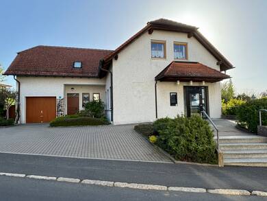 Mehrfamilienhaus zum Kauf provisionsfrei als Kapitalanlage geeignet 219.000 € 8 Zimmer 205 m² Schulstraße 11 Hohenberg Hohenberg an der Eger 95691