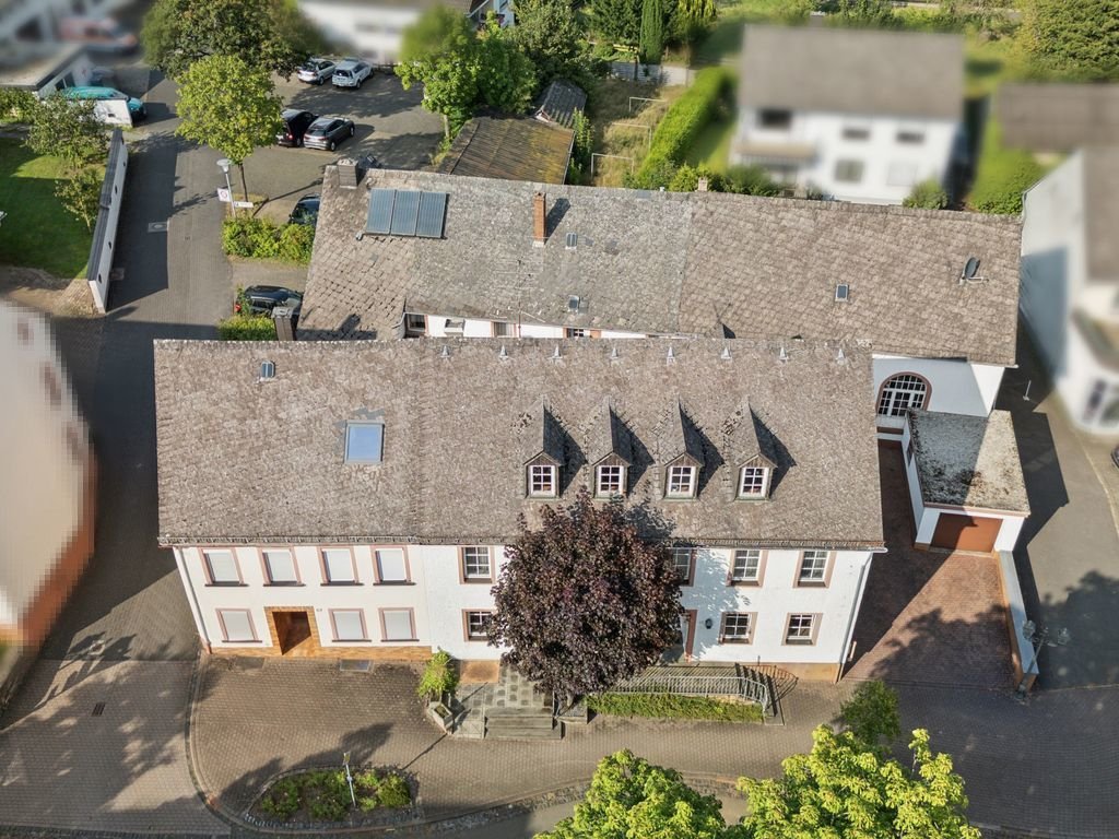 Mehrfamilienhaus zum Kauf 185.000 € 10 Zimmer 188 m²<br/>Wohnfläche 1.042 m²<br/>Grundstück Manderscheid Manderscheid 54531