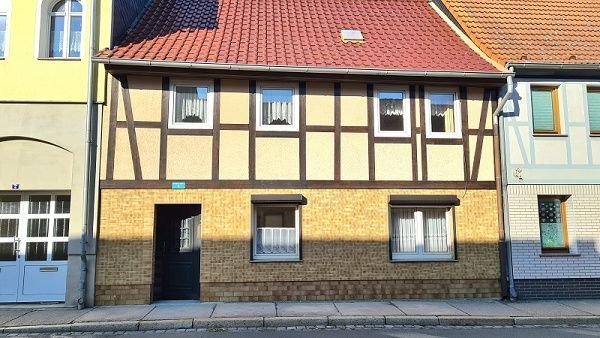 Einfamilienhaus zum Kauf 35.000 € 5 Zimmer 110 m²<br/>Wohnfläche 278 m²<br/>Grundstück Friedensstraße 4 Oschersleben Oschersleben 39387