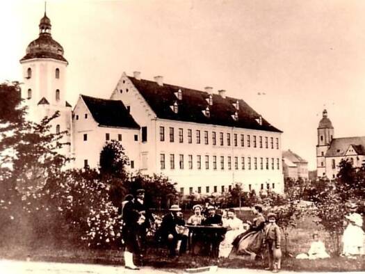 Mehrfamilienhaus zum Kauf 1.250.000 € 89 Zimmer 2.389 m² 15.499 m² Grundstück Am Schloß 3 Ehrenhain Nobitz 04603