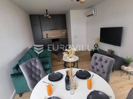Studio zur Miete 600 € 1 Zimmer 65 m² Okrug Gornji Okrug