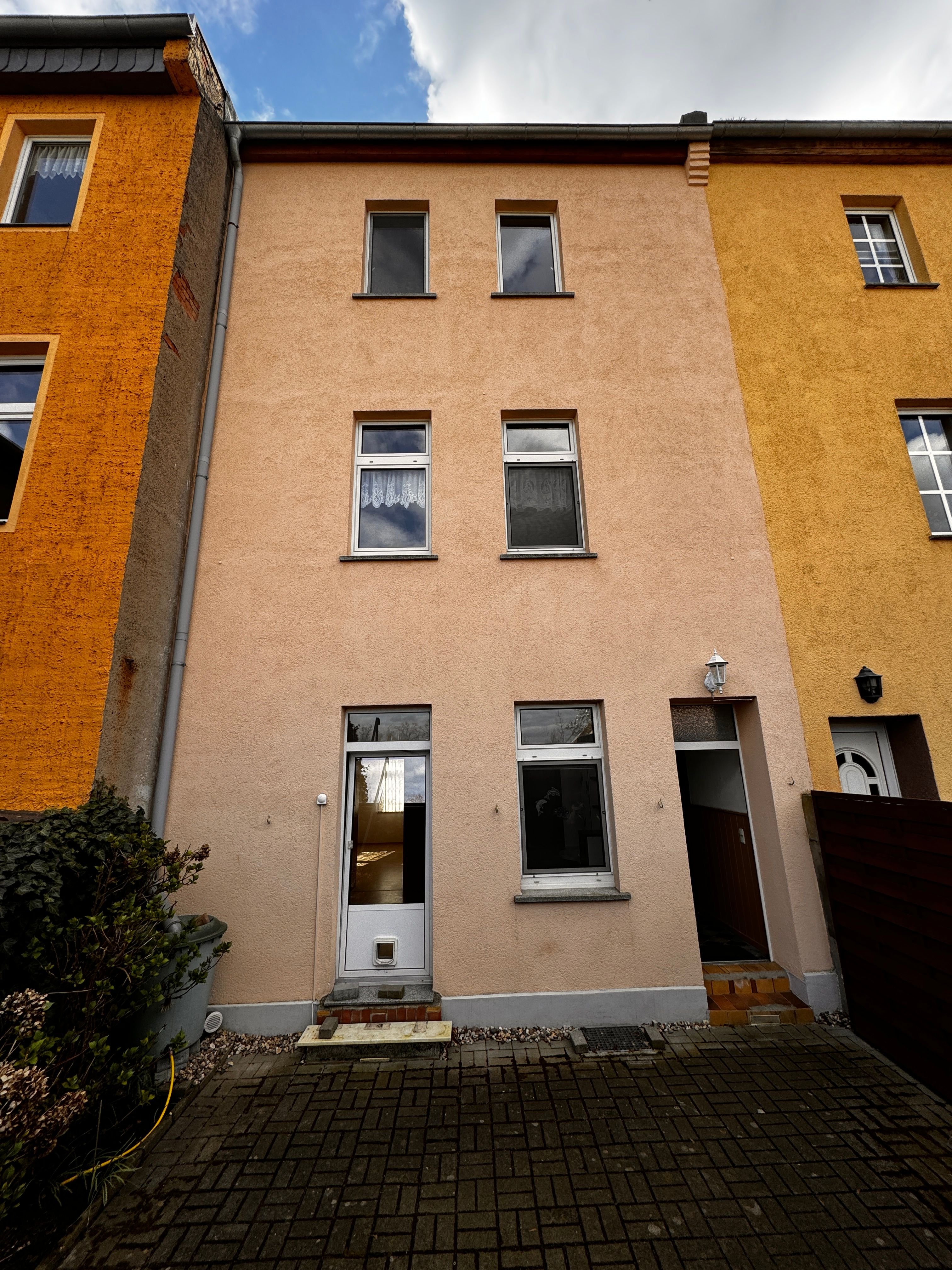 Reihenmittelhaus zum Kauf 99.000 € 4 Zimmer 144 m²<br/>Wohnfläche 101 m²<br/>Grundstück ab sofort<br/>Verfügbarkeit Christianstr.34 Bernburg Bernburg 06406