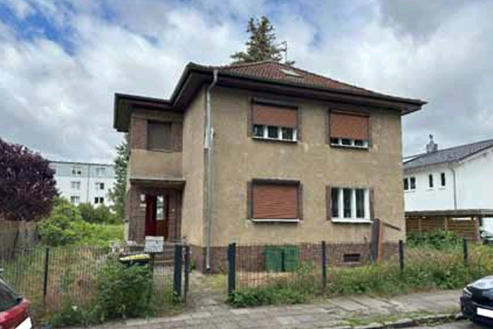 Einfamilienhaus zum Kauf 440.000 € 4 Zimmer 100 m²<br/>Wohnfläche 895 m²<br/>Grundstück Niederschönhausen Berlin 13156