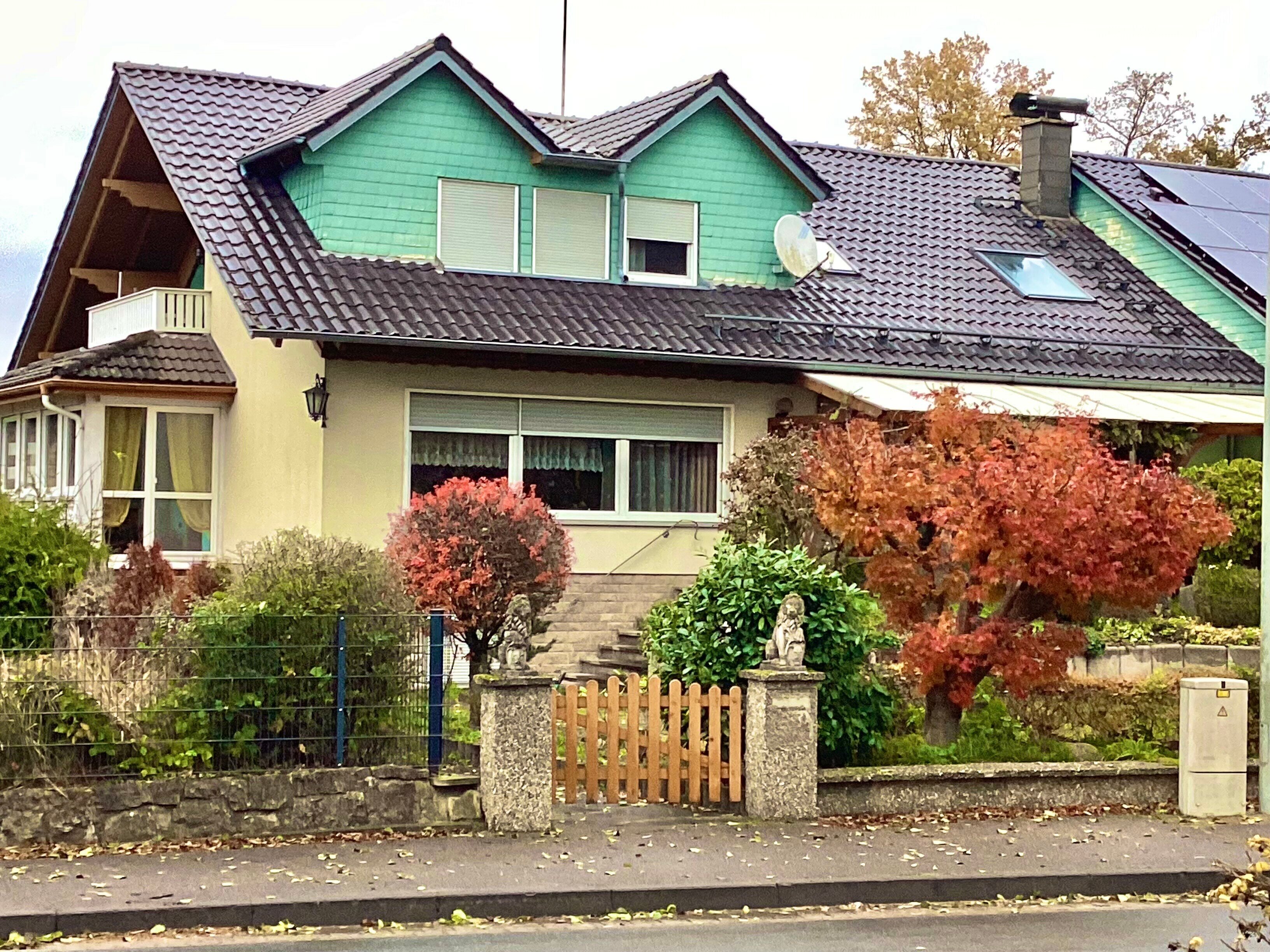 Haus zum Kauf 449.000 € 9 Zimmer 300 m²<br/>Wohnfläche 718 m²<br/>Grundstück Geesdorf Wiesentheid 97353