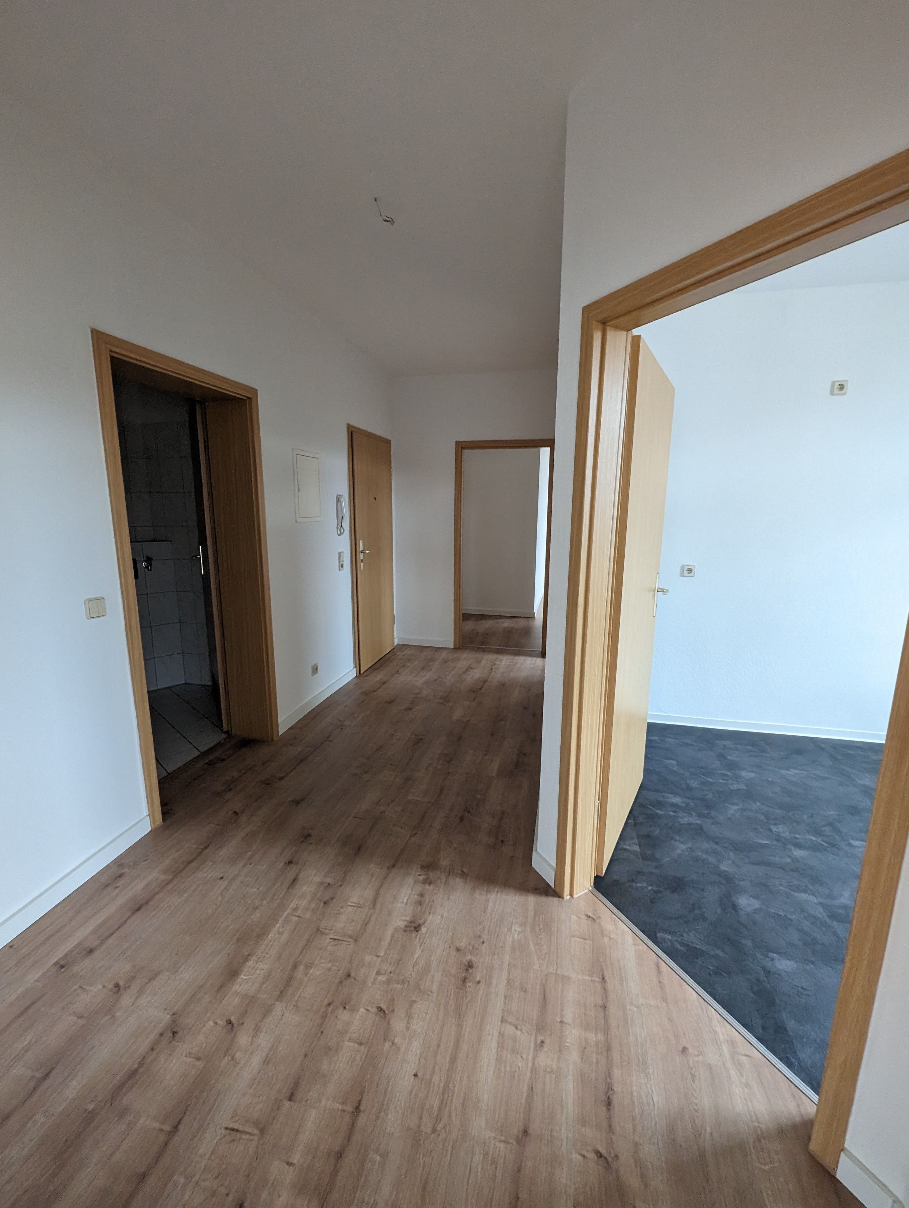 Wohnung zur Miete 325 € 2,5 Zimmer 72 m²<br/>Wohnfläche 3.<br/>Geschoss ab sofort<br/>Verfügbarkeit Pestalozzistr. 40 Neundorfer Vorstadt Plauen 08523