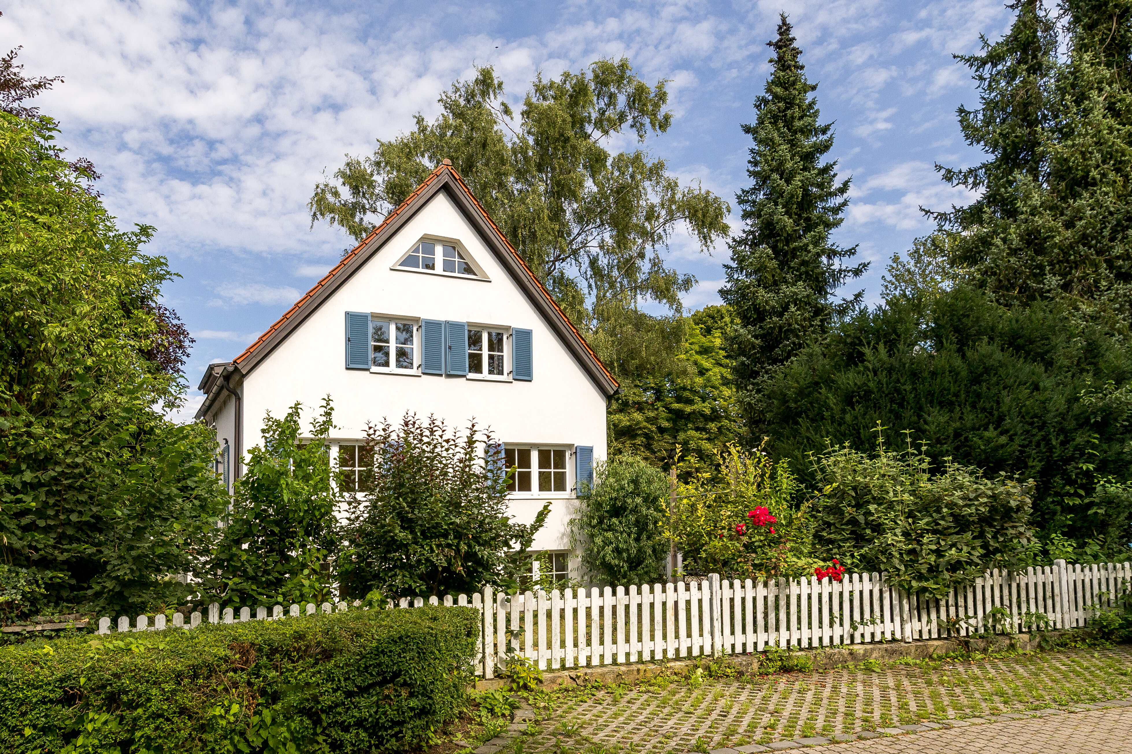 Einfamilienhaus zum Kauf 1.790.000 € 9 Zimmer 239 m²<br/>Wohnfläche 630 m²<br/>Grundstück Gröbenzell 82194