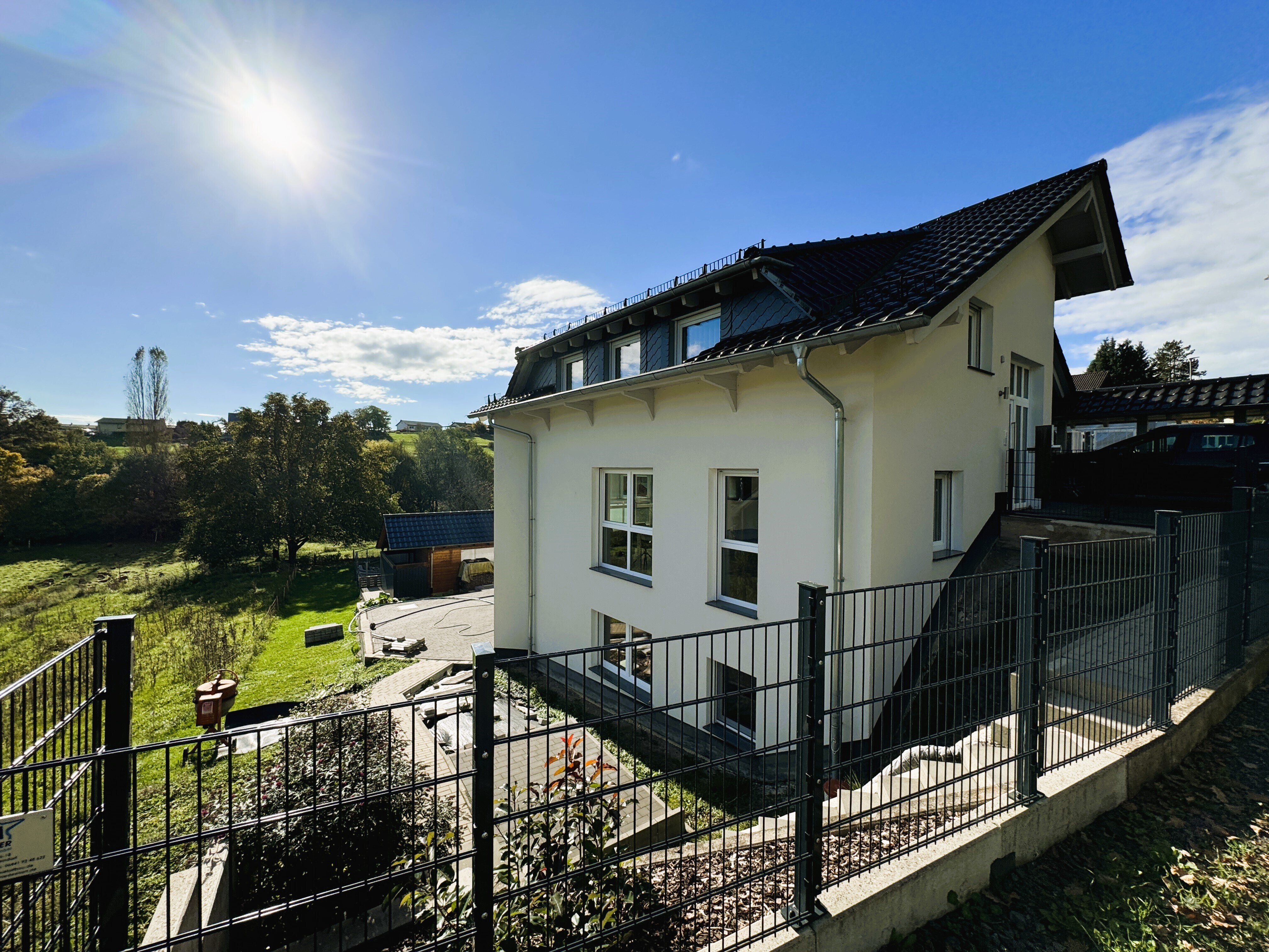 Einfamilienhaus zum Kauf 549.000 € 5 Zimmer 152 m²<br/>Wohnfläche 600 m²<br/>Grundstück ab sofort<br/>Verfügbarkeit Niederbiel Solms 35606