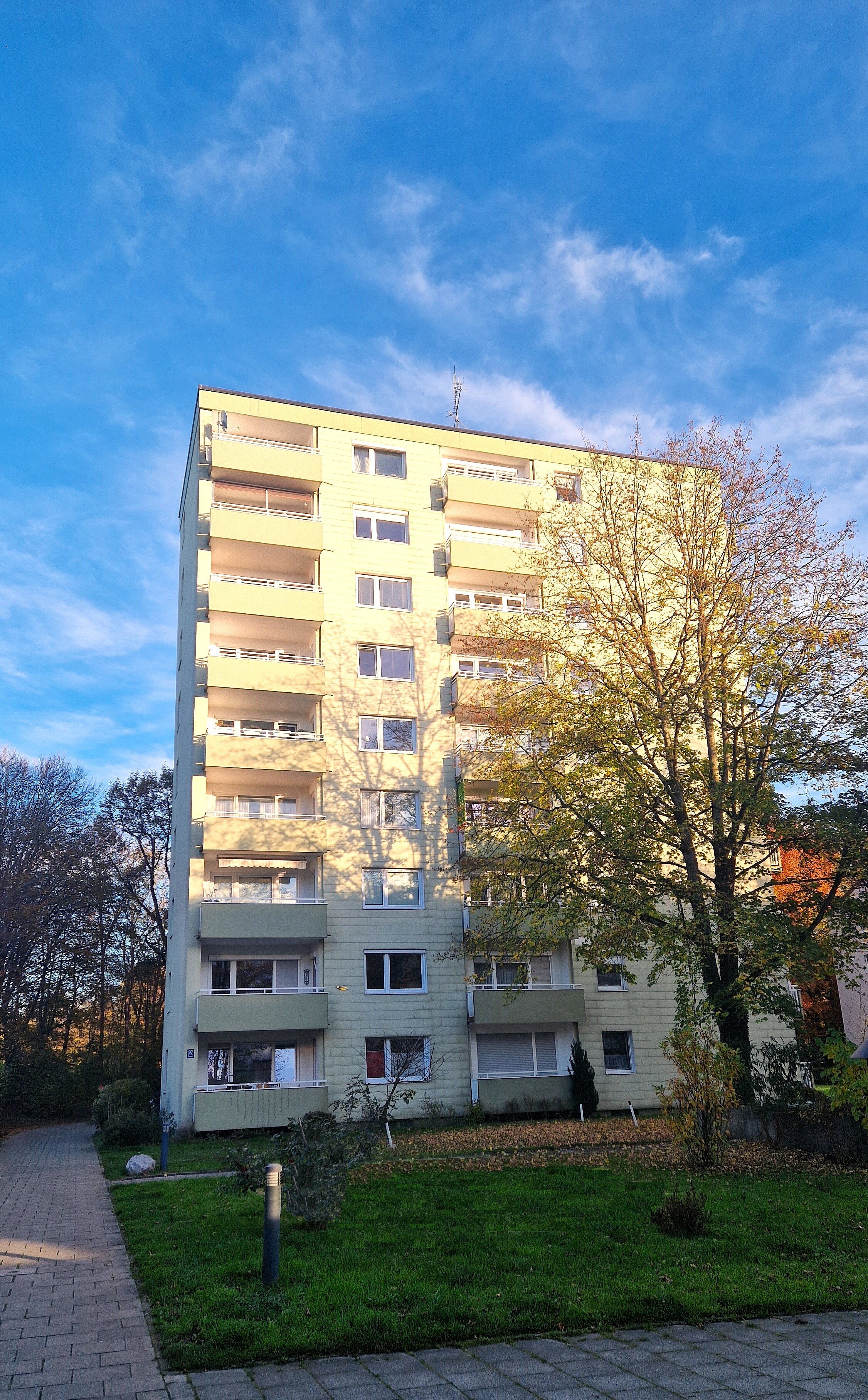 Wohnung zur Miete 865 € 1 Zimmer 35 m²<br/>Wohnfläche 8.<br/>Geschoss Allgäuerstraße 97 Fürstenried-West München 81475