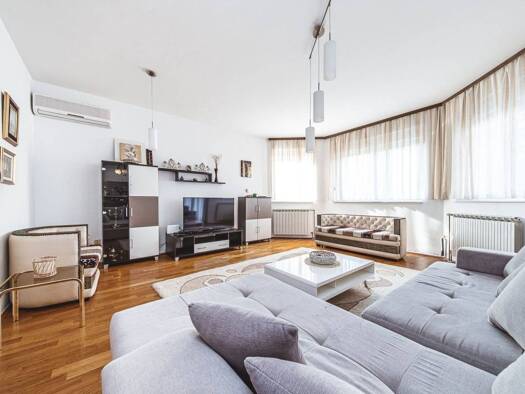 Einfamilienhaus zum Kauf 1.590.000 € 12 Zimmer 712 m² Zagreb 10000