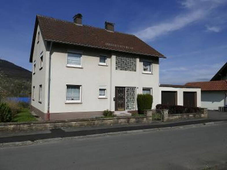 Mehrfamilienhaus zum Kauf provisionsfrei 270.000 € 10 Zimmer 166,8 m² 1.376 m² Grundstück Tann Tann/Rhön 36142