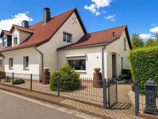 Doppelhaushälfte zum Kauf 229.000 € 5 Zimmer 110,9 m² 520 m² Grundstück Neukieritzsch 04575