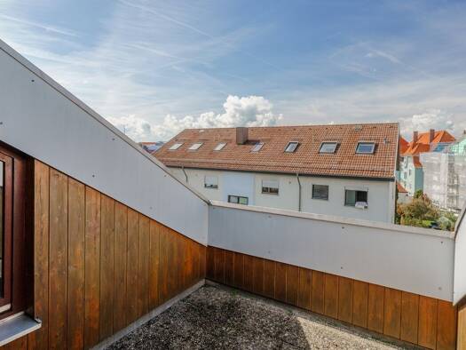 Wohnung zum Kauf 210.000 € 2 Zimmer 69 m² frei ab sofort Friedrichshafen Friedrichshafen 88046