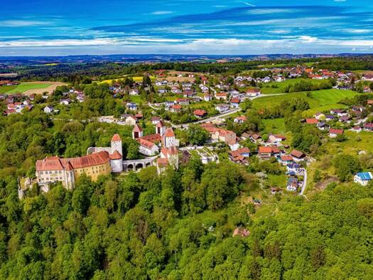 Wohnung zum Kauf - Erstbezug 689.000 € 4 Zimmer 180 m² EG frei ab 01.07.2027 Neukirchen Neuburg a.Inn 94127