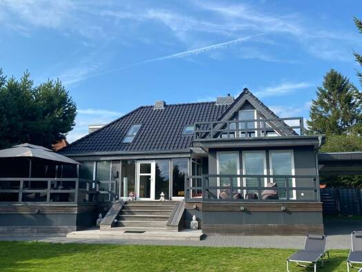 Einfamilienhaus zum Kauf provisionsfrei 698.000 € 8 Zimmer 300 m² 1.400 m² Grundstück Pönitz Scharbeutz 23684