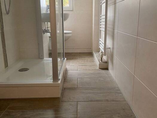 Wohnung zur Miete 255 € 2 Zimmer 47 m² 3. Geschoss frei ab sofort Rudolf - Harlaß - Straße 10 Wittgensdorf 09228