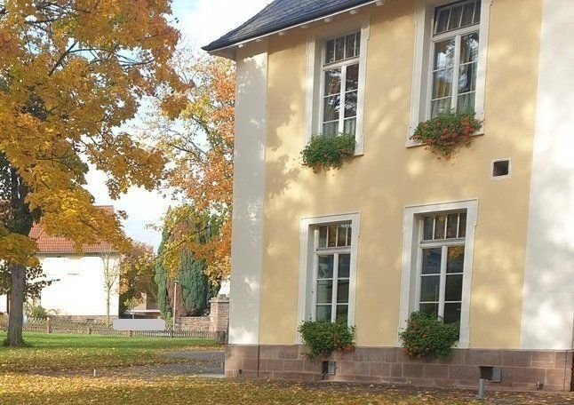 Villa zum Kauf 1.480.000 € 20 Zimmer 731 m²<br/>Wohnfläche 5.176 m²<br/>Grundstück Hofgeismar Hofgeismar 34369