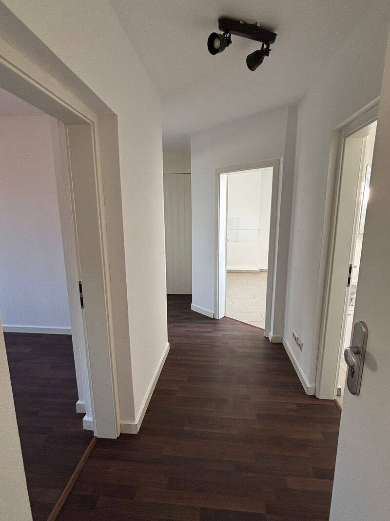 Gemütliche 2 Zimmer-DG-Wohnung in Wiesbaden – Westendstraße 30, 65195 Wiesbaden – Vorschaubild 3