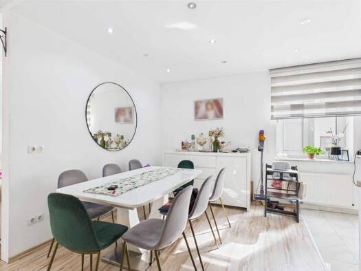 Wohnung zum Kauf 289.000 € 5,5 Zimmer 144 m² Schwandorf Schwandorf 92421