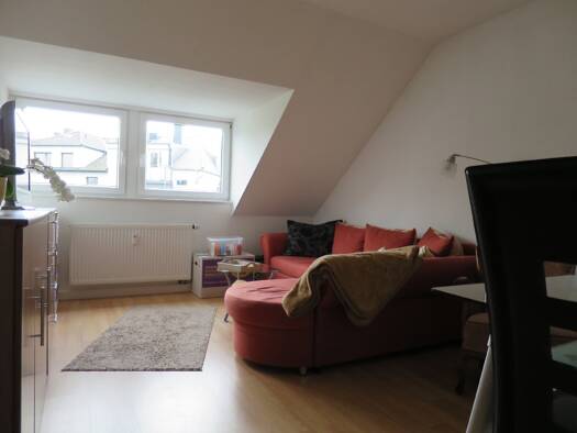 Wohnung zur Miete 525 € 3 Zimmer 60 m² Dachgeschoss, 3. Geschoss frei ab sofort Essen 45128