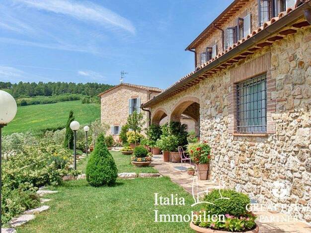 Bauernhaus zum Kauf 1.680.000 € 43 Zimmer 892 m² 44.000 m² Grundstück Acquasparta 05021