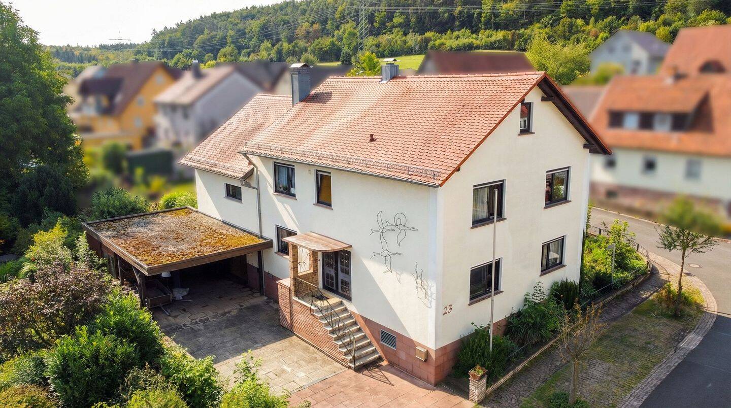 Immobilie in Erlenbach b.Marktheidenfeld - Ein Haus, viele Möglichkeiten: Komfortables Wohnen mit schönem Garten - Bild 1