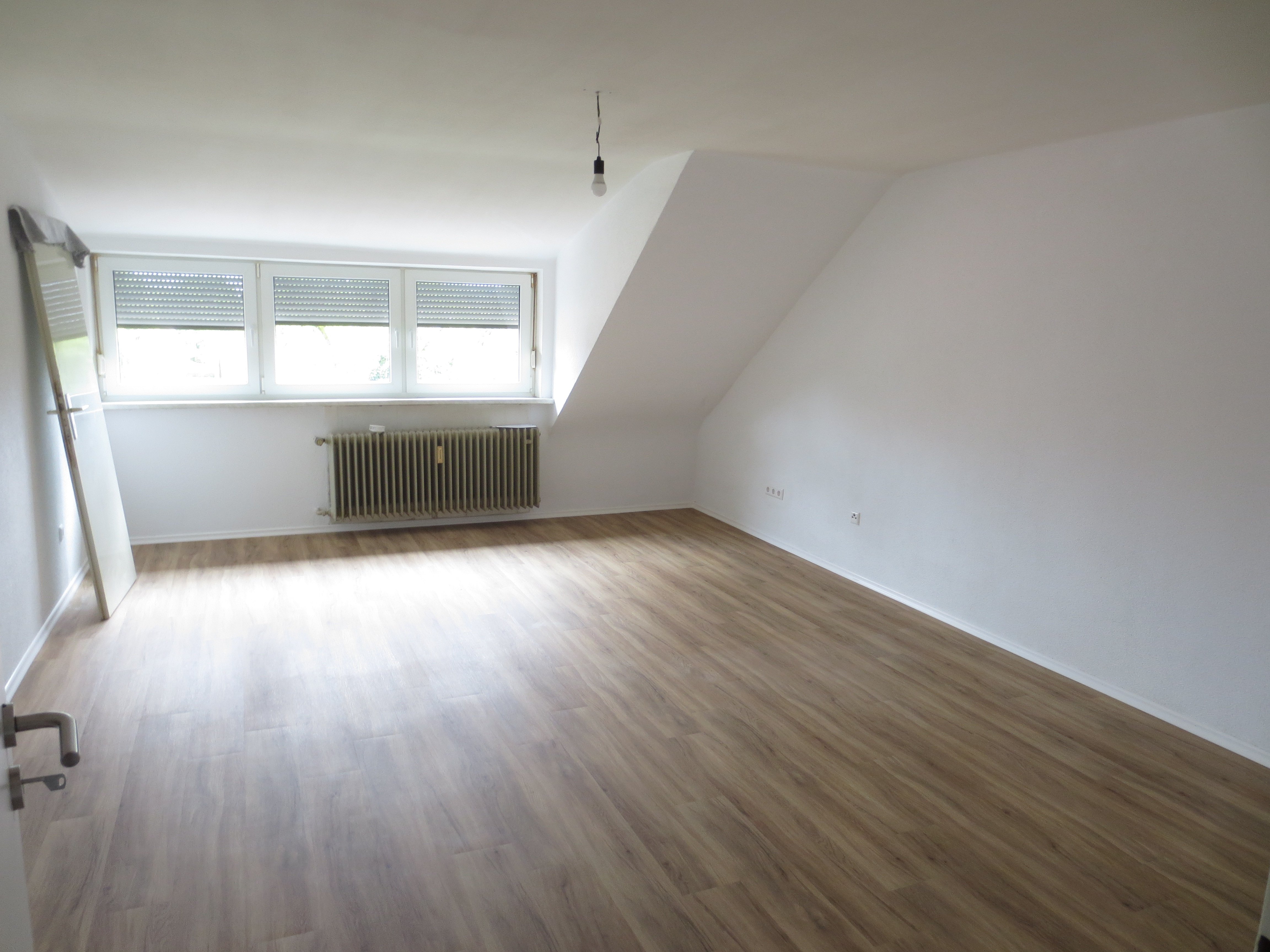 Wohnung zur Miete 945 € 4 Zimmer 105 m²<br/>Wohnfläche 2.<br/>Geschoss ab sofort<br/>Verfügbarkeit Onolzheim Crailsheim 74564