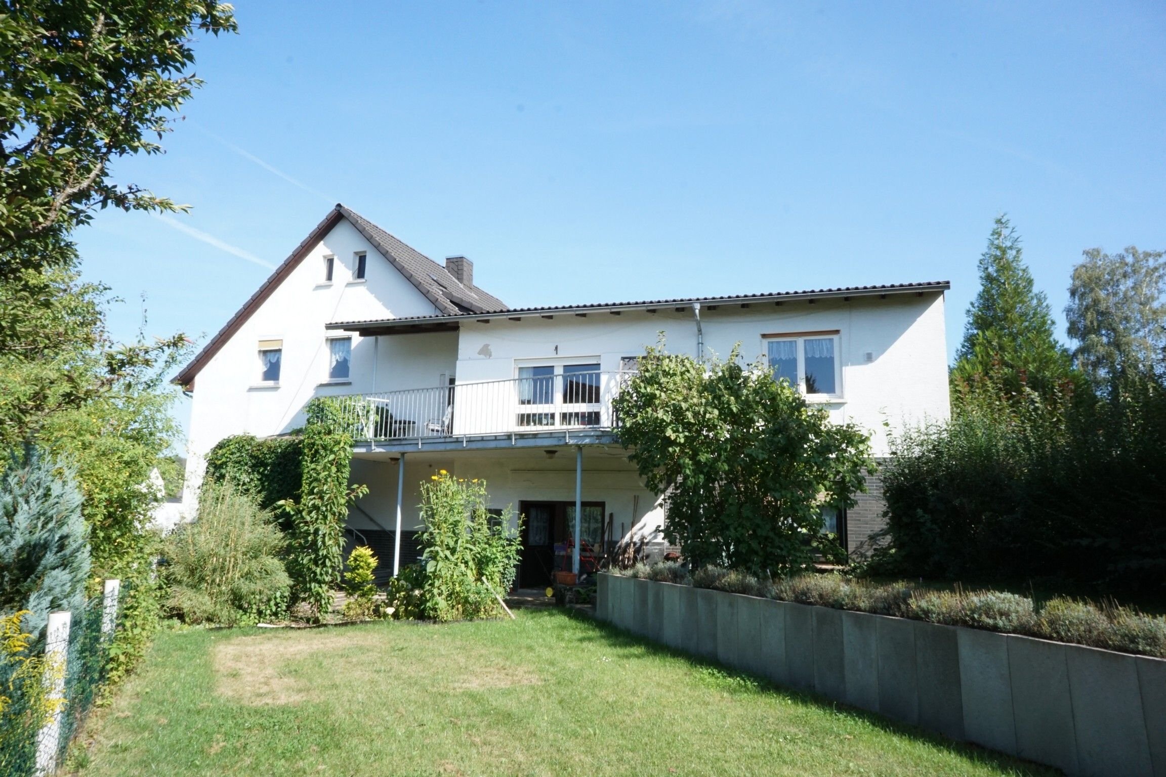 Einfamilienhaus zum Kauf 289.000 € 6 Zimmer 240 m²<br/>Wohnfläche 578 m²<br/>Grundstück Ehringshausen Ehringshausen 35630