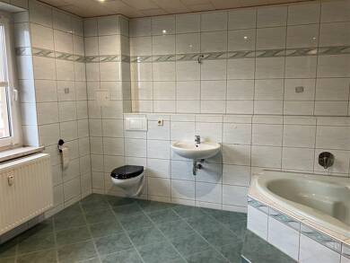 Wohnung zur Miete 400 € 4 Zimmer 118 m² 1. Geschoss frei ab sofort Erlbacher Straße 46 Gersdorf b Hohenstein-Ernstthal 09355
