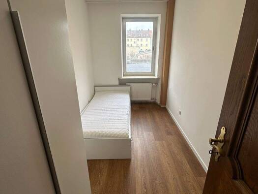 Terrassenwohnung zur Miete 350 € 8 Zimmer 135 m² 1. Geschoss frei ab sofort Breitscheidstraße 3 Galgenhof Nürnberg 90459