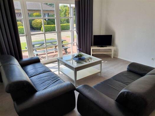 Wohnung zur Miete 75 € 4 Zimmer 120 m² Jemgum 26844