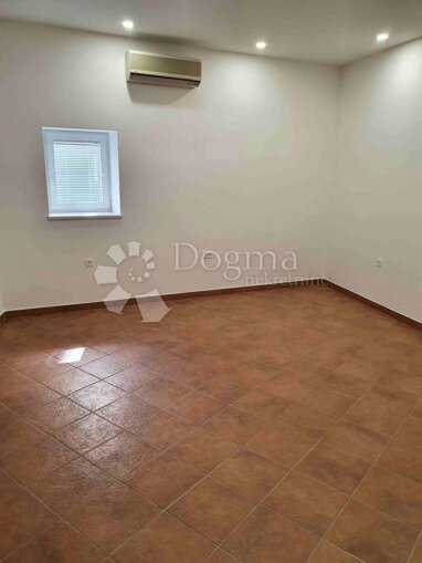 Büro-/Praxisfläche zur Miete 1.000 € 1 Zimmer Rijeka 51000