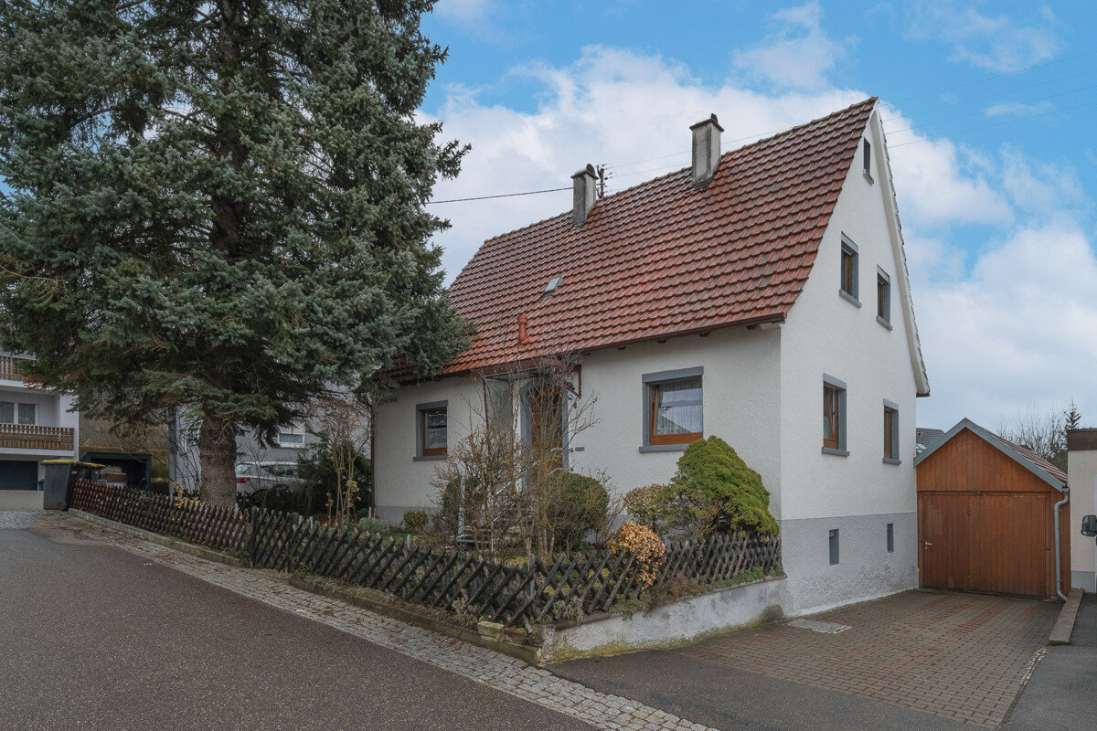 Einfamilienhaus zum Kauf 370.000 € 6 Zimmer 138,3 m²<br/>Wohnfläche 580 m²<br/>Grundstück Spaichingen 78549