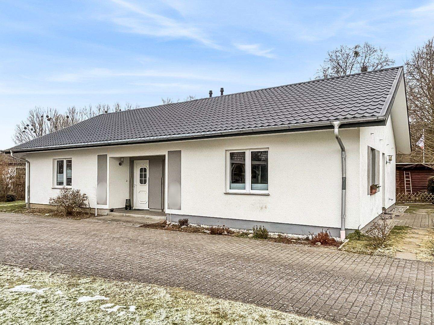 Immobilie in Hanshagen - Zwei 2-Zimmer-Wohnungen oder ein Bungalow mit schönem Garten in Hanshagen bei Greifswald - Bild 0