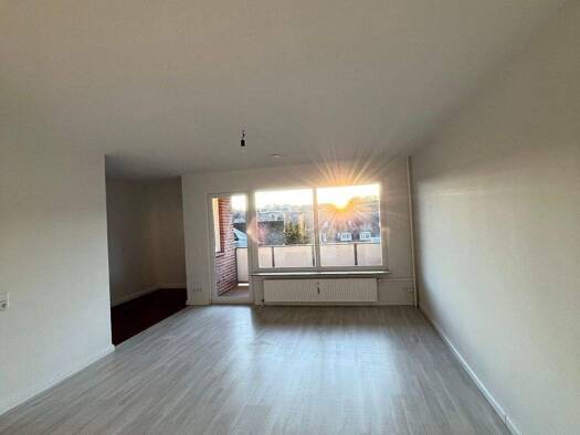 Wohnung zur Miete 469 € 1 Zimmer 50,5 m² 2. Geschoss frei ab 16.12.2025 Bauer Landstraße 23a Nordstadt Flensburg 24939