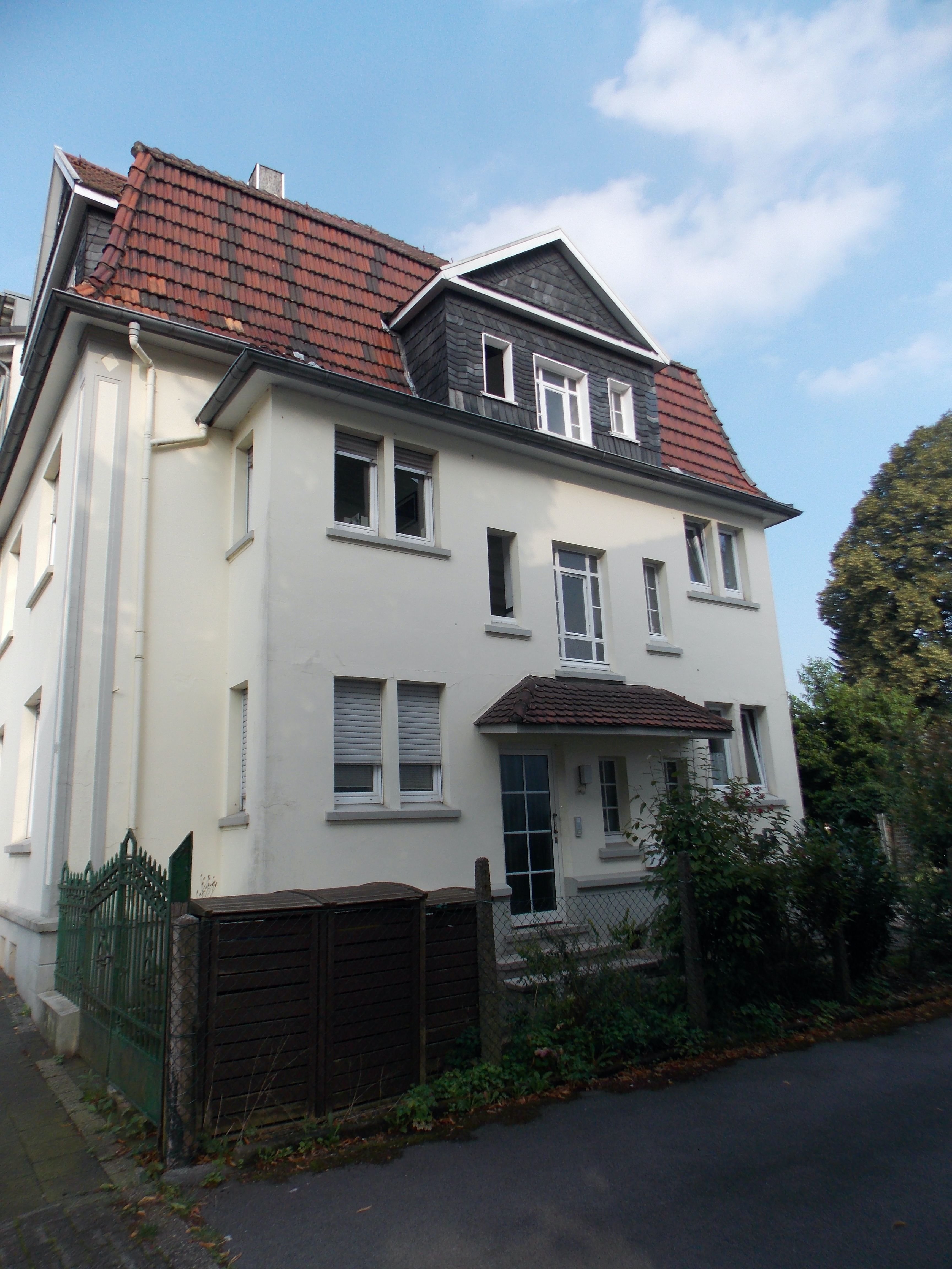 Mehrfamilienhaus zum Kauf 439.000 € 8 Zimmer 230 m²<br/>Wohnfläche 414 m²<br/>Grundstück Grünbaumstrasse 91 Böckerhof - Pfaffenberg Solingen 42659