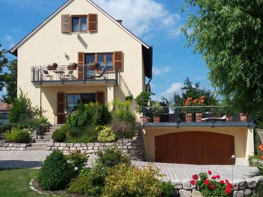 Mehrfamilienhaus zum Kauf 611.000 € 7 Zimmer 176 m² 806 m² Grundstück Adelsdorf Adelsdorf 91325