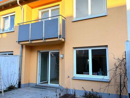 Reihenmittelhaus zur Miete 1.470 € 6 Zimmer 135 m² 122 m² Grundstück frei ab sofort Neumarkter Str. 52 Freystadt 92342