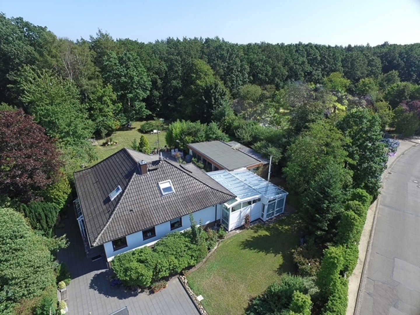 Villa zum Kauf provisionsfrei 640.000 € 6 Zimmer 315 m²<br/>Wohnfläche 2.553 m²<br/>Grundstück Neuhaus Wolfsburg 38446