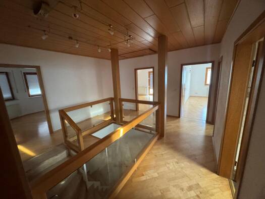 Wohnung zur Miete 1.000 € 5 Zimmer 110 m² Geschoss 1/3 frei ab sofort Erich-Kästner-Straße 16 Klein-Karben Karben 61184