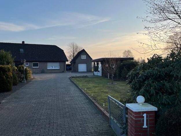 Haus zum Kauf 479.000 € 9 Zimmer 230 m² 2.718 m² Grundstück Grüner Weg 1 Neurhede Rhede 26899
