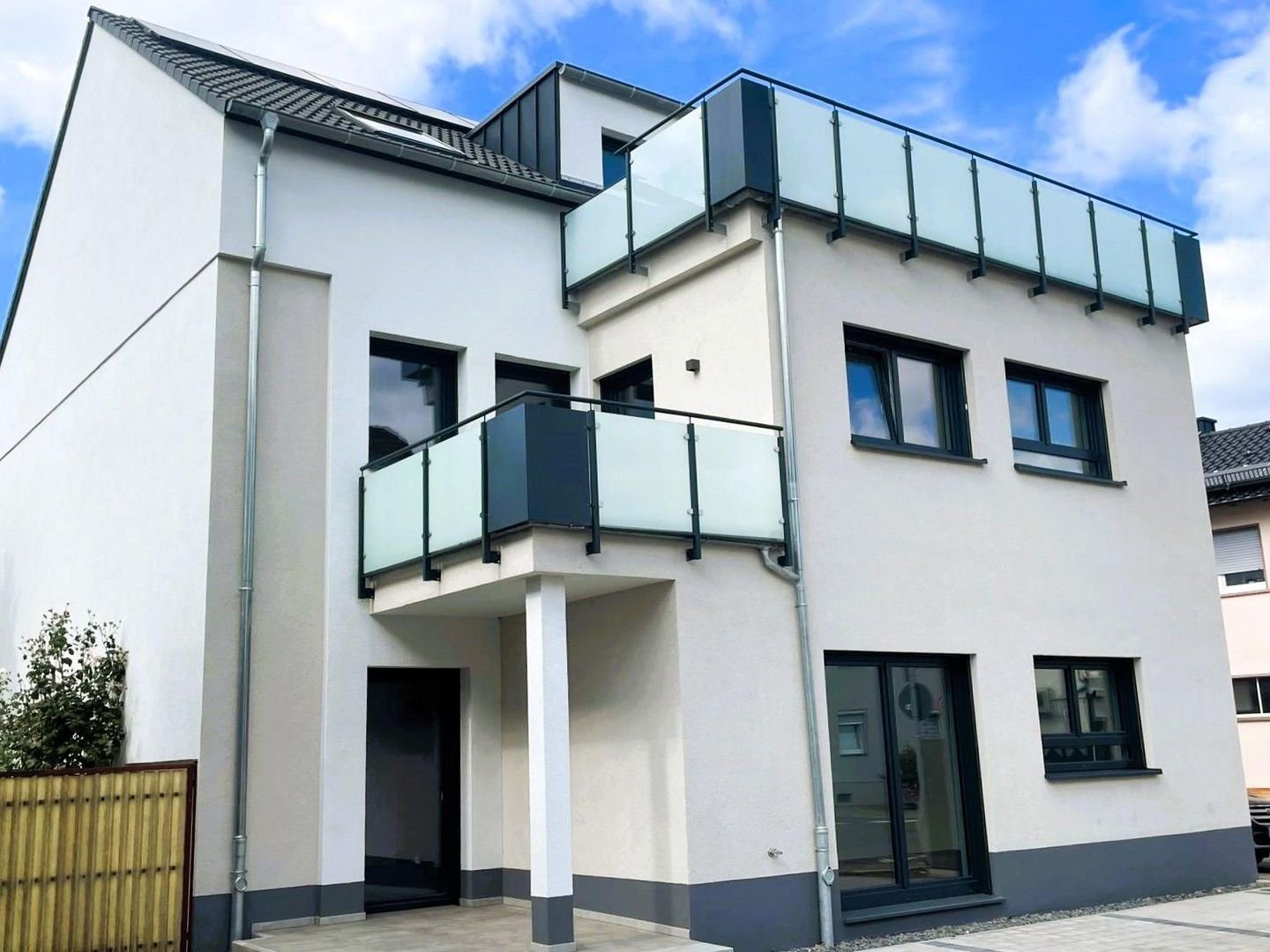 Mehrfamilienhaus zum Kauf provisionsfrei 1.050.000 € 11 Zimmer 306 m² 310 m² Grundstück Kirchstrasse 29 Klein-Krotzenburg Hainburg 63512