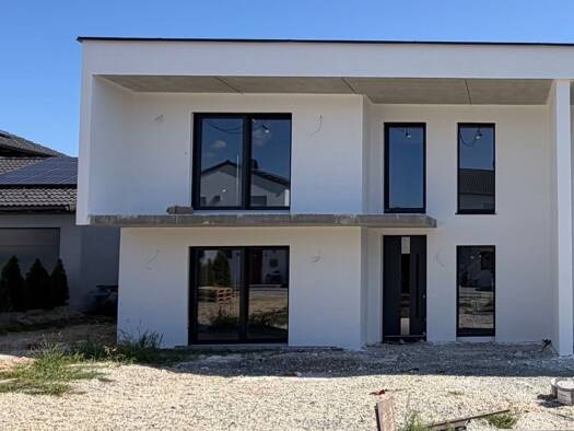 Doppelhaushälfte zur Miete 2.790 € 5,5 Zimmer 200 m² frei ab 01.01.2027 Bad Höhenstadt Fürstenzell 94081