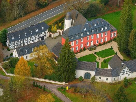 Schloss zum Kauf 80 Zimmer 1.900 m² 30.000 m² Grundstück Urft Kall 53925