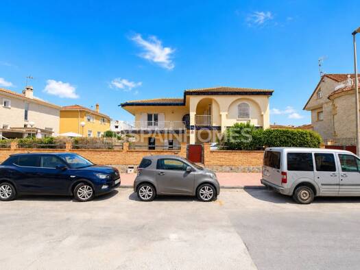 Einfamilienhaus zum Kauf 1.295.000 € 6 Zimmer 329 m² 656 m² Grundstück Alicante 03189